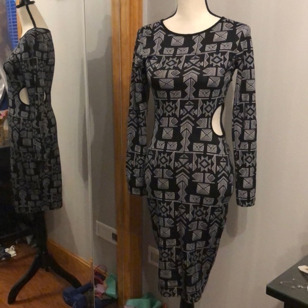 Bodycon knee length‎ dress with Aztec print - Picture 3 of 6